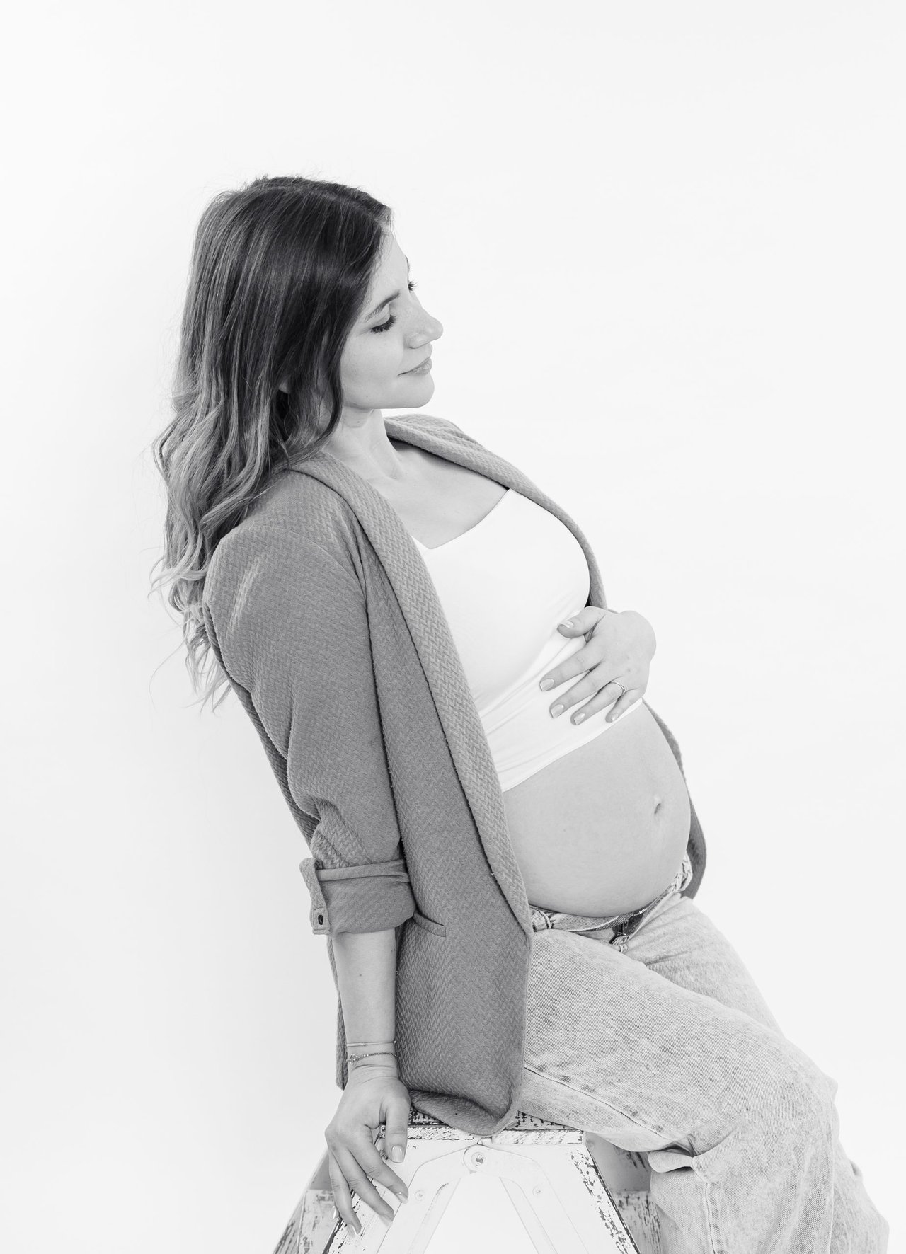 Babybauch-Shooting: S/w Seitenprofil – Photography Ruel, Ebreichsdorf