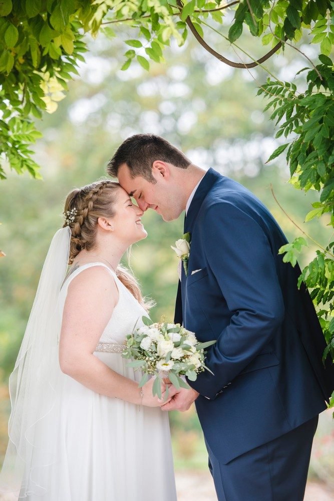 Hochzeitsfotografie: Paar Stirn an Stirn – Photography Ruel, Ebreichsdorf