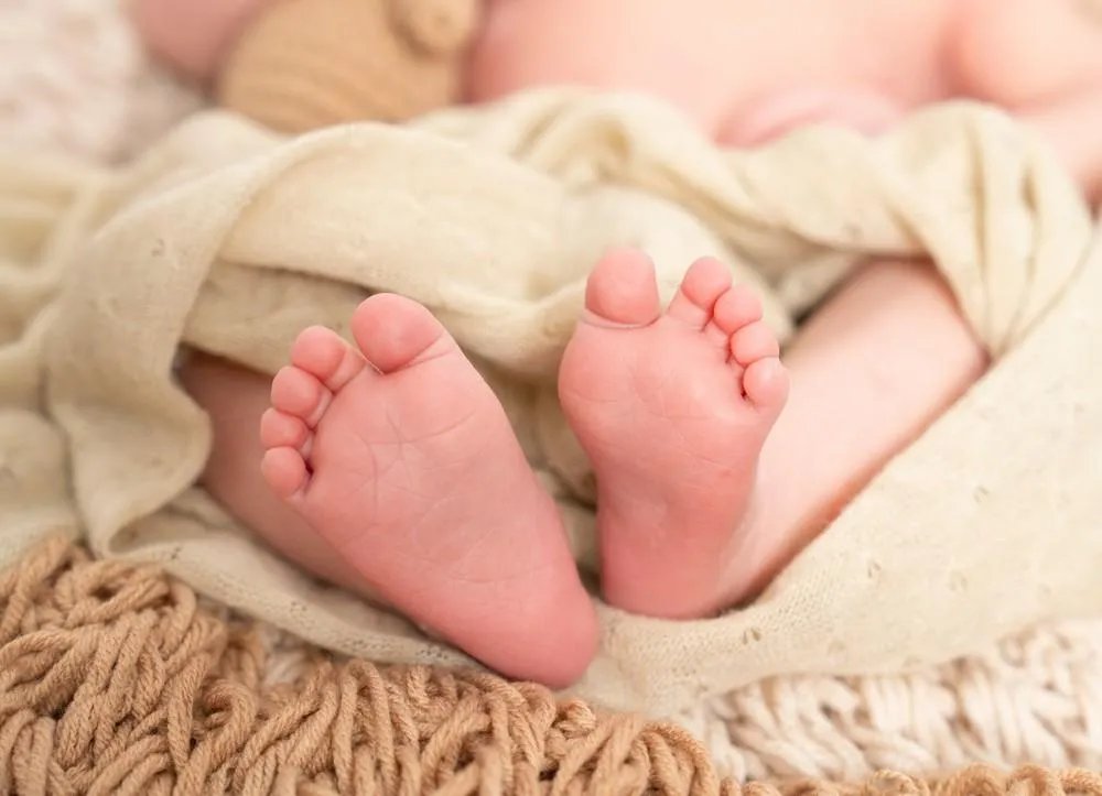 Neugeborenen-Shooting: Babyfuesse Makro (Master, nur webp) – Photography Ruel, Ebreichsdorf